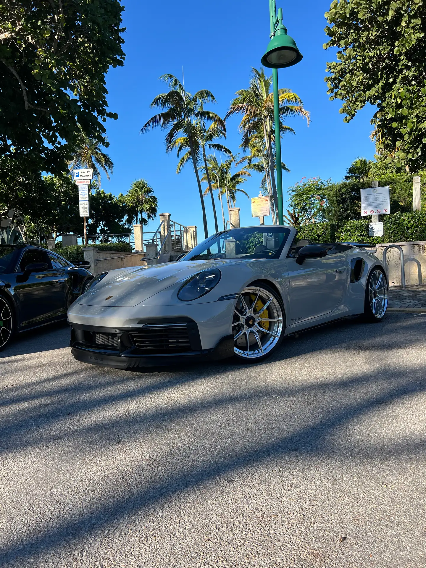 Porsche 911 Turbo S Cabriolet photo 1